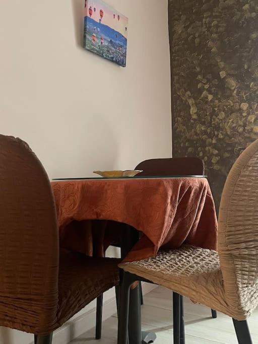 Central Cozy Apartment Old Train Station تيرانا المظهر الخارجي الصورة